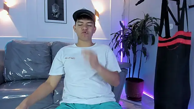 Snapshot of Paul_27_ chatting on 12-14-25, 03:45 Paul 27 online show from 12-14-25, 03:45