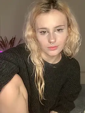 Snapshot of MilaElin chatting on 12-04-25, 10:29 MilaElin online show from 12-04-25, 10:29