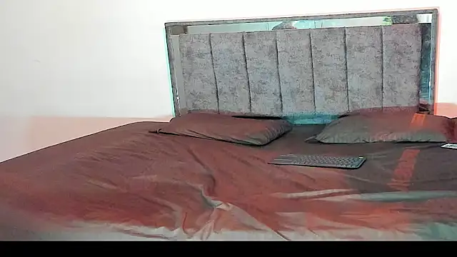 Snapshot of Sweet_couple79 chatting on 11-26-25, 07:48 Sweet couple79 online show from 11-26-25, 07:48