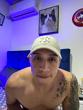 Snapshot of OliverWest04 chatting on 11-25-25, 09:31 OliverWest04 online show from 11-25-25, 09:31