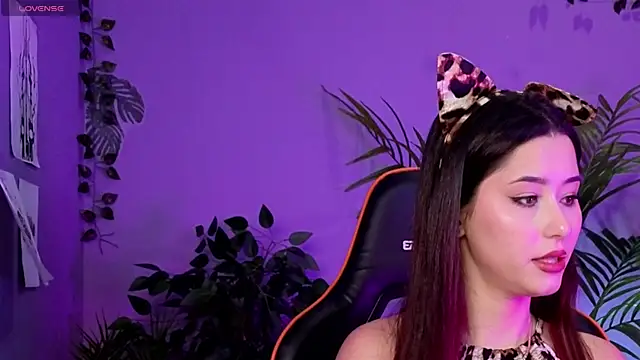 Snapshot of RedMidnight chatting on 11-26-25, 08:21 RedMidnight online show from 11-26-25, 08:21