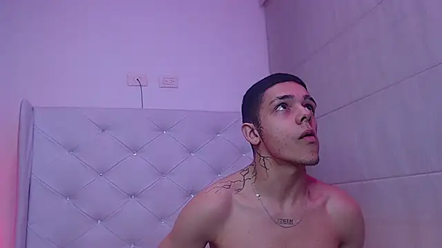 Snapshot of Noah_and_kim69 chatting on 12-01-25, 05:45 Noah and kim69 online show from 12-01-25, 05:45