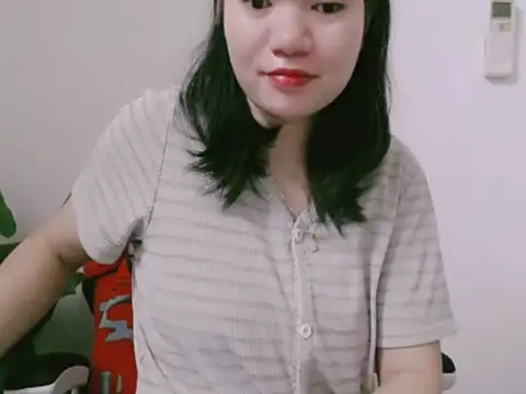 Snapshot of Lisa537- chatting on 12-14-25, 12:05 Lisa537- online show from 12-14-25, 12:05