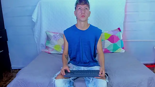 Snapshot of sammysex- chatting on 11-26-25, 06:25 sammysex- online show from 11-26-25, 06:25