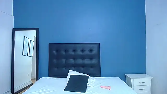 Snapshot of naughty_bigass_18 chatting on 11-25-25, 06:41 naughty bigass 18 online show from 11-25-25, 06:41