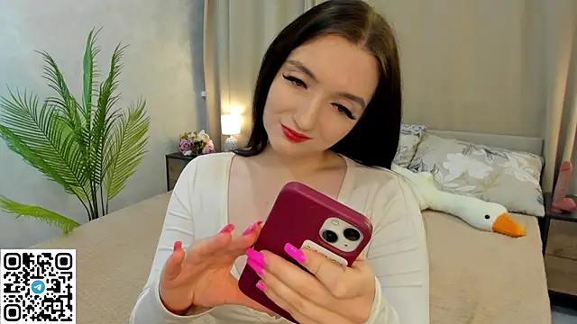 Snapshot of Lesley_Wings chatting on 12-05-25, 04:10 Lesley Wings online show from 12-05-25, 04:10