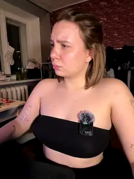 Snapshot of Annahylio chatting on 11-30-25, 06:23 Annahylio online show from 11-30-25, 06:23