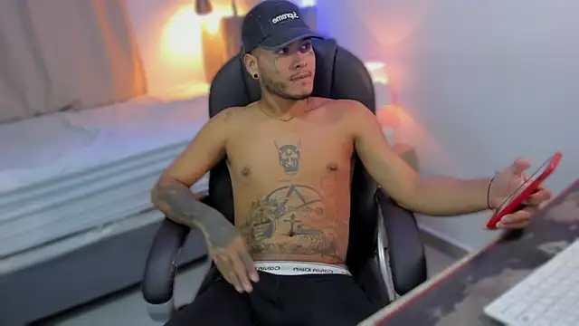 Snapshot of master_evil07 chatting on 11-26-25, 07:31 master evil07 online show from 11-26-25, 07:31