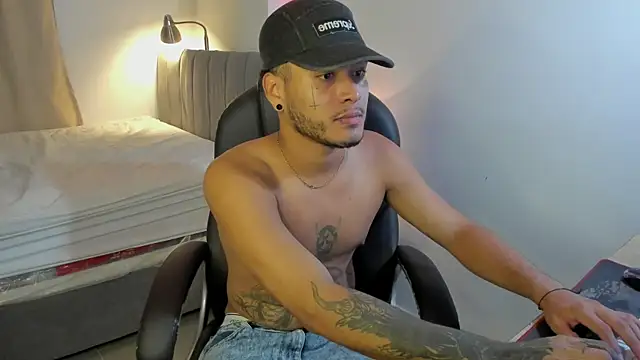 Snapshot of master_evil07 chatting on 11-27-25, 06:04 master evil07 online show from 11-27-25, 06:04