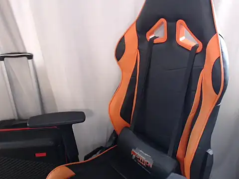 Snapshot of MissButterfly69 chatting on 12-05-25, 11:52 MissButterfly69 online show from 12-05-25, 11:52