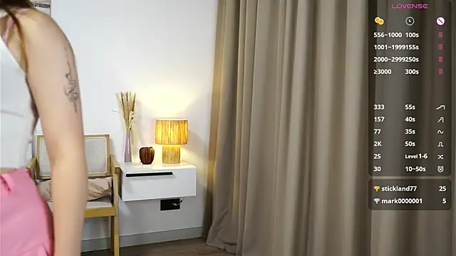 Snapshot of SharronAramini chatting on 11-27-25, 08:11 SharronAramini online show from 11-27-25, 08:11