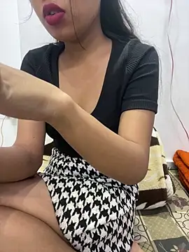 Snapshot of Triptii_0 chatting on 12-14-25, 07:18 Triptii 0 online show from 12-14-25, 07:18