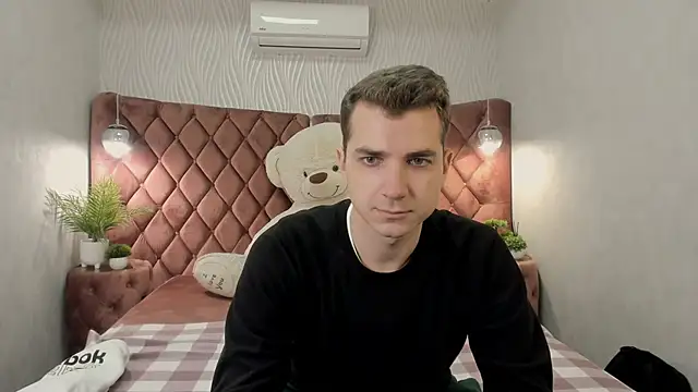 Snapshot of ThomasSmity chatting on 11-27-25, 12:29 ThomasSmity online show from 11-27-25, 12:29