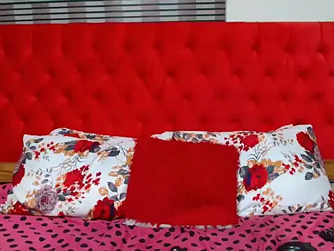 Snapshot of DesiredQueen26 chatting on 12-13-25, 07:53 DesiredQueen26 online show from 12-13-25, 07:53