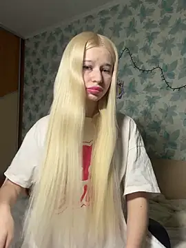 Barbie Blondie online show from 03-10-26, 06:02