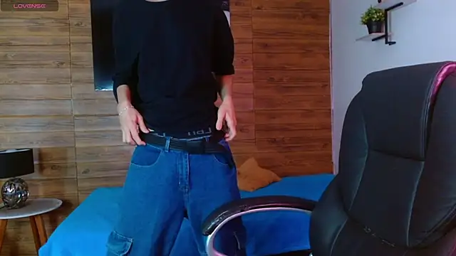 Snapshot of Michaelkoiv chatting on 11-29-25, 12:30 Michaelkoiv online show from 11-29-25, 12:30