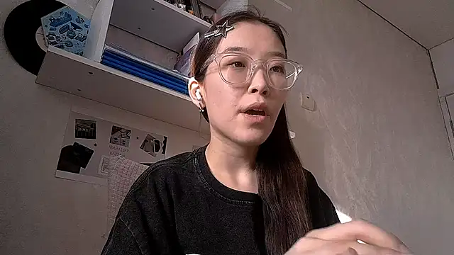 Snapshot of MollyTiger chatting on 11-29-25, 08:50 MollyTiger online show from 11-29-25, 08:50