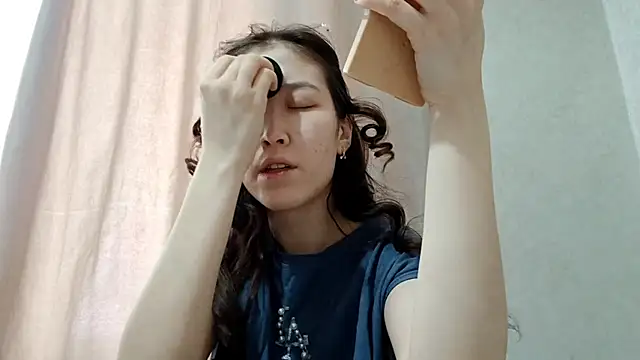 Snapshot of MollyTiger chatting on 12-18-25, 05:24 MollyTiger online show from 12-18-25, 05:24