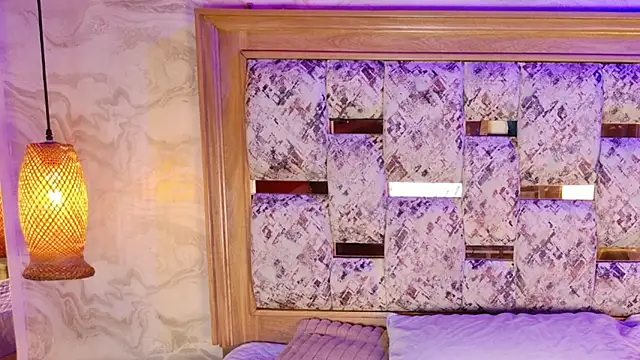 Snapshot of aron_emily_23 chatting on 12-14-25, 06:45 aron emily 23 online show from 12-14-25, 06:45