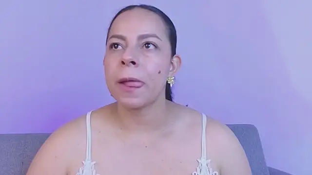 jimena chic1 online show from 07-20-26, 06:10