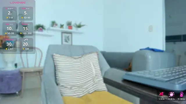 Snapshot of molly_littlee chatting on 12-05-25, 04:58 molly littlee online show from 12-05-25, 04:58