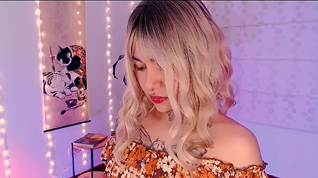 justmartina  online show from 03-25-26, 02:39