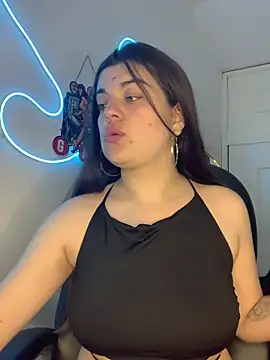 Snapshot of Scarletts_Boobs chatting on 12-14-25, 08:13 Scarletts Boobs online show from 12-14-25, 08:13