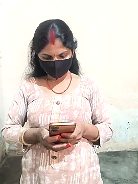 Snapshot of Pooja_bhabhi00 chatting on 12-17-25, 06:30 Pooja bhabhi00 online show from 12-17-25, 06:30