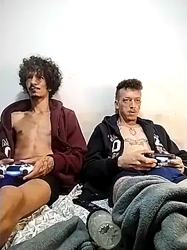 Snapshot of theyllorwillian chatting on 12-05-25, 06:33 theyllorwillian online show from 12-05-25, 06:33