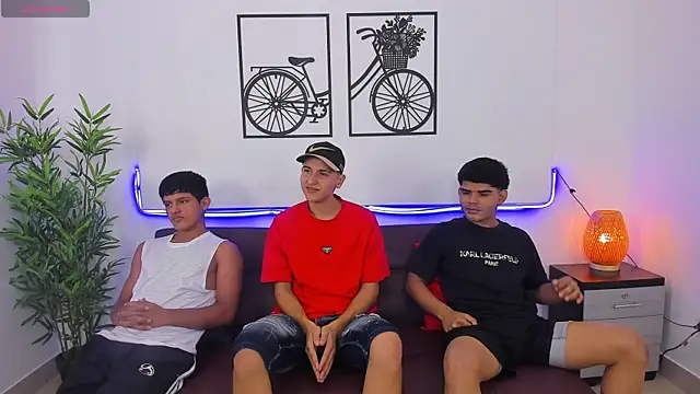 Snapshot of Crazy_porkys chatting on 11-27-25, 07:49 Crazy porkys online show from 11-27-25, 07:49