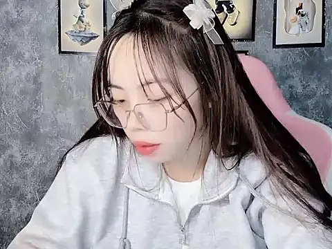 Aria5999 online show from 12-15-25, 07:40