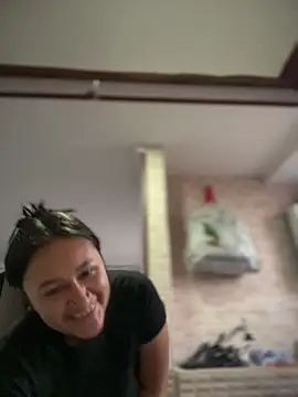 Snapshot of -Nala chatting on 12-17-25, 10:27 -Nala online show from 12-17-25, 10:27