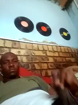 Snapshot of Longinchdick chatting on 11-28-25, 07:00 Longinchdick online show from 11-28-25, 07:00