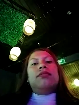 Snapshot of daphne-glow chatting on 11-29-25, 01:30 daphne-glow online show from 11-29-25, 01:30