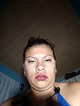 Snapshot of daphne-glow chatting on 12-05-25, 02:42 daphne-glow online show from 12-05-25, 02:42