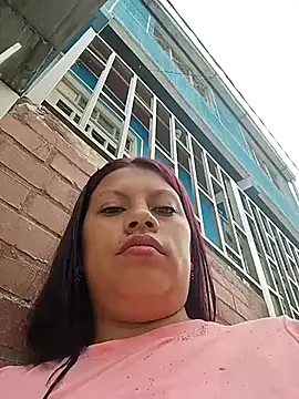 Snapshot of daphne-glow chatting on 12-14-25, 08:57 daphne-glow online show from 12-14-25, 08:57