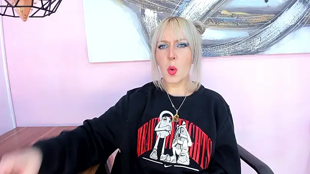 Snapshot of samanta-fox chatting on 12-01-25, 01:16 samanta-fox online show from 12-01-25, 01:16