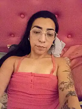 Snapshot of Yani-14 chatting on 12-16-25, 04:28 Yani-14 online show from 12-16-25, 04:28