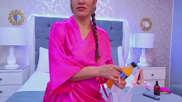 Snapshot of KeylaTompson chatting on 12-02-25, 07:20 KeylaTompson online show from 12-02-25, 07:20