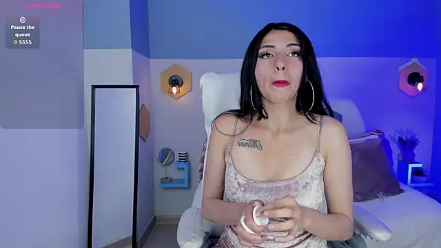 Snapshot of Miha_Sophia_ chatting on 12-13-25, 09:09 Miha Sophia online show from 12-13-25, 09:09