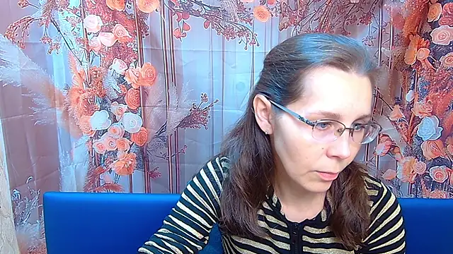 Snapshot of DaisyEdit chatting on 11-30-25, 06:06 DaisyEdit online show from 11-30-25, 06:06