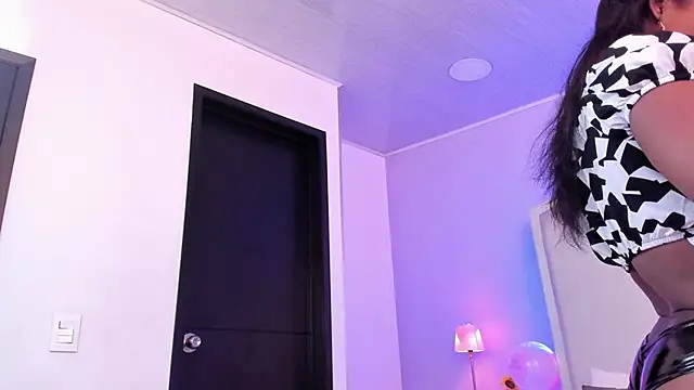 salome moon  online show from 12-18-25, 11:38