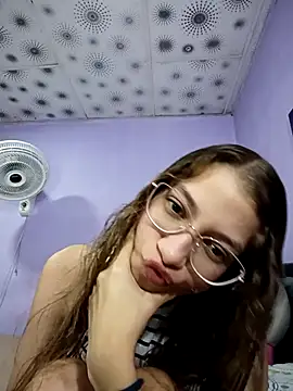 Snapshot of Vanneskk chatting on 12-14-25, 02:22 Vanneskk online show from 12-14-25, 02:22