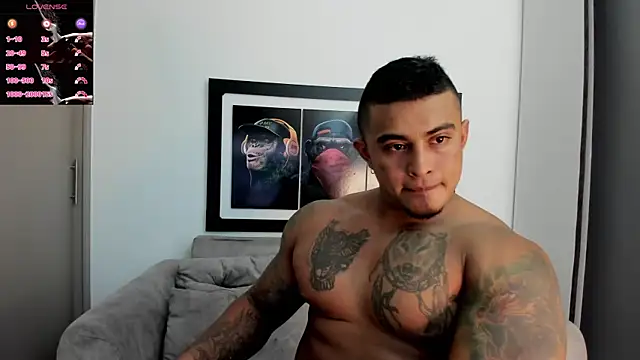 Snapshot of Maxkarther chatting on 11-30-25, 07:51 Maxkarther online show from 11-30-25, 07:51