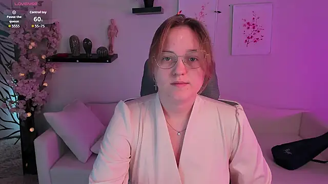 Snapshot of Rada_Reiss chatting on 11-30-25, 03:38 Rada Reiss online show from 11-30-25, 03:38