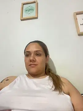 LoreinnFox online show from 04-16-26, 03:51
