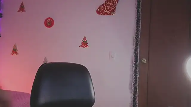 Snapshot of MarillynMorgan chatting on 12-05-25, 12:58 MarillynMorgan online show from 12-05-25, 12:58