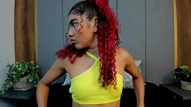 Snapshot of Red_Vel_ chatting on 12-04-25, 10:57 Red Vel online show from 12-04-25, 10:57