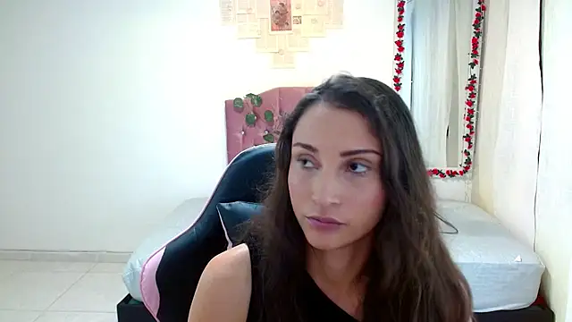 Snapshot of scarlet160920 chatting on 12-01-25, 07:30 scarlet160920 online show from 12-01-25, 07:30