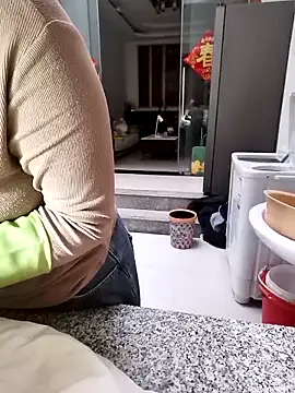 Snapshot of mimi2052 chatting on 12-01-25, 01:21 mimi2052 online show from 12-01-25, 01:21